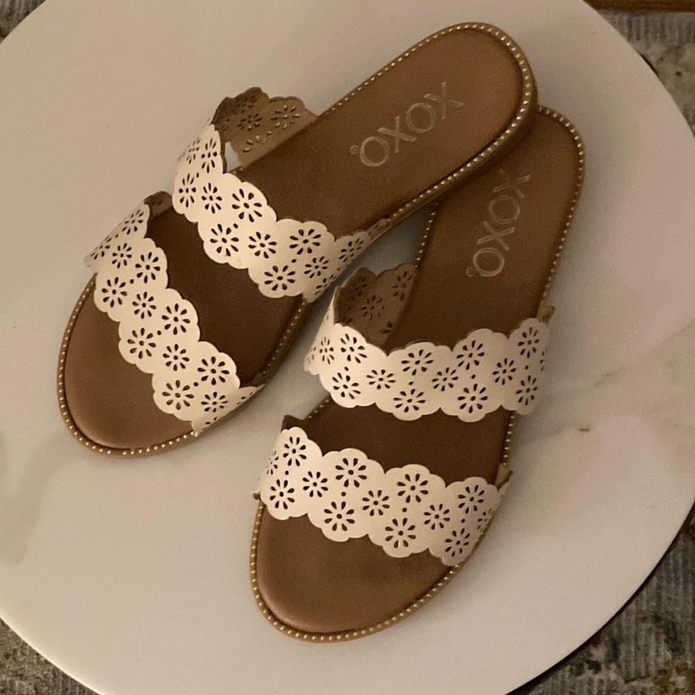XOXO size 7 sandals summers right around the corner lady’s